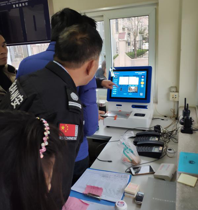 在小區出入時，悅訪客，訪客機登記訪客信息跟手工登記哪個好?